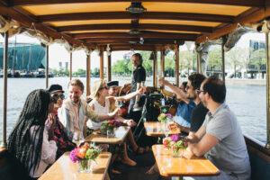 Verjaardag Amsterdam locatie aanboord van een salonboot